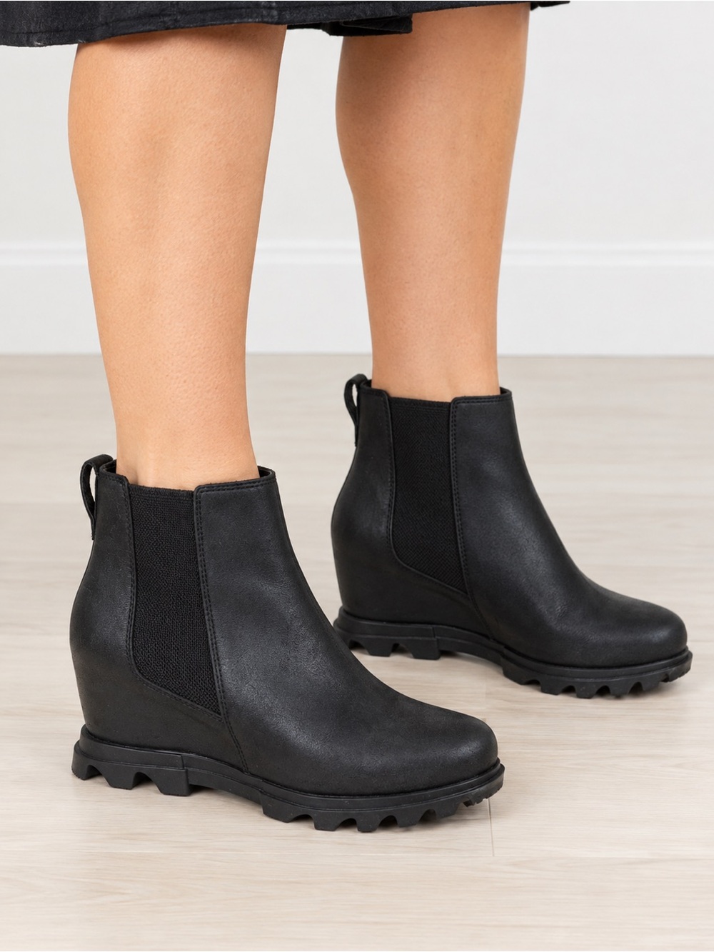 SOREL Explorer Joan Wedge Chelsea Boots Black Leather Booties 10 NL4355-010 EUC